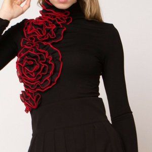 GRACIA RUFFLE APPLIQUE LNG SLV KNIT TOP SZ SM